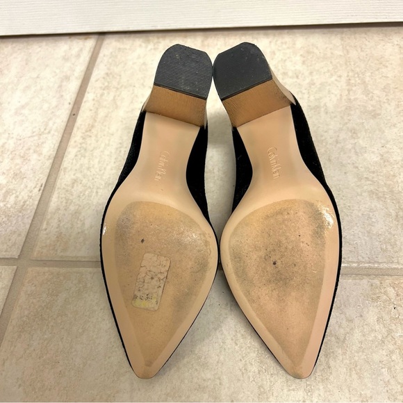 CALVIN KLEIN 'Neema' Pointy Toe Pump In Black Velvet golden heels womens size 6M - Picture 10 of 12